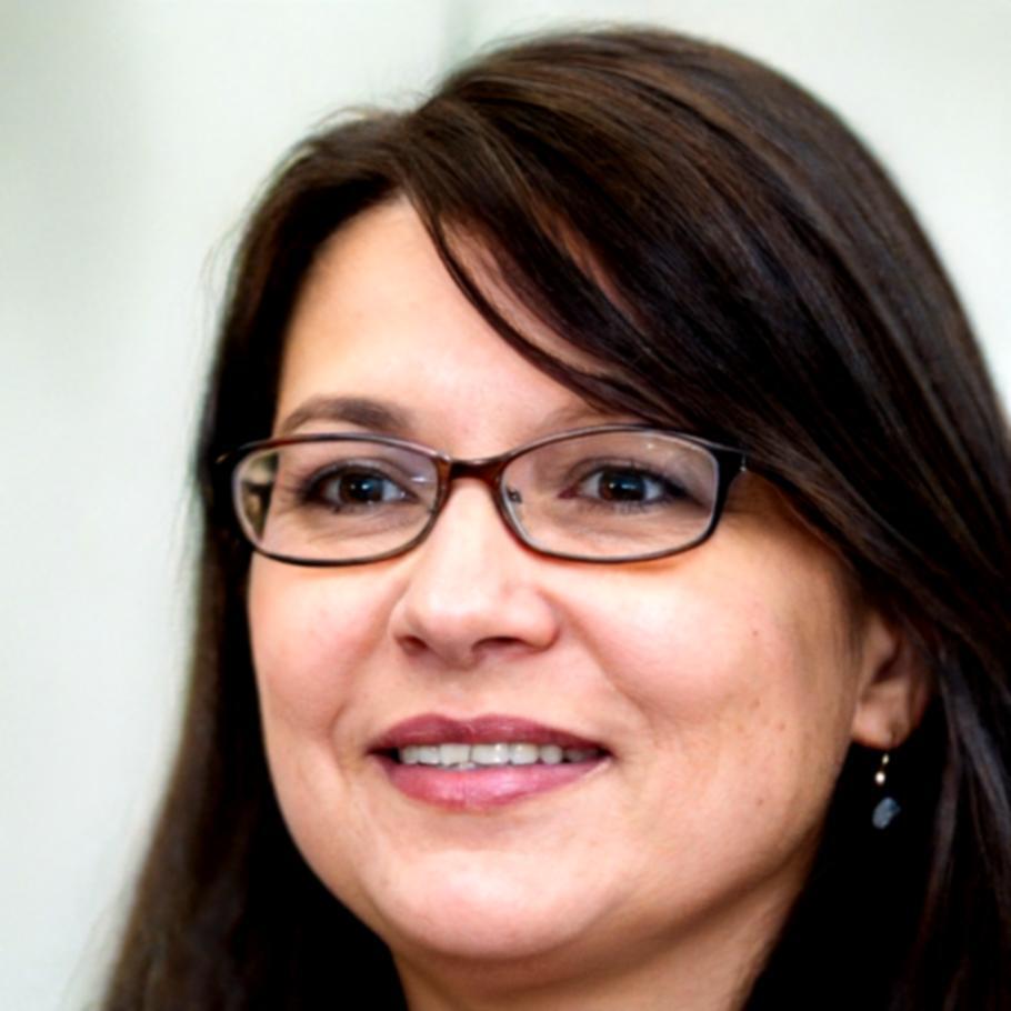 Esperanza Valdiviezo, Directora de Estrategia Financiera en orivalthenuqa